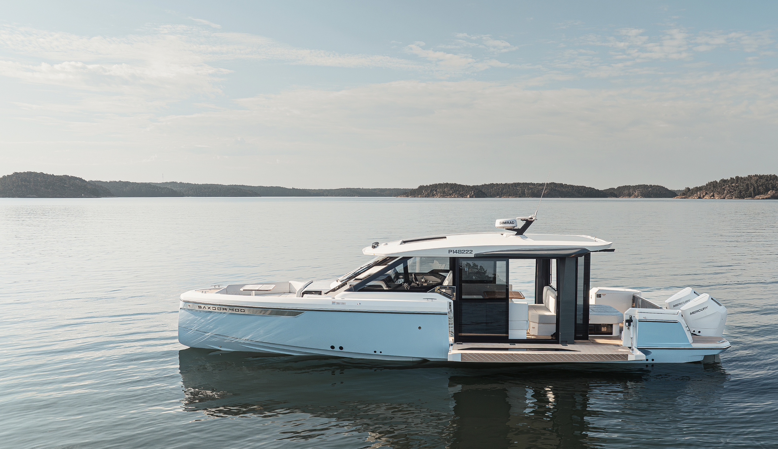 Saxdor 400 GTC on the water
