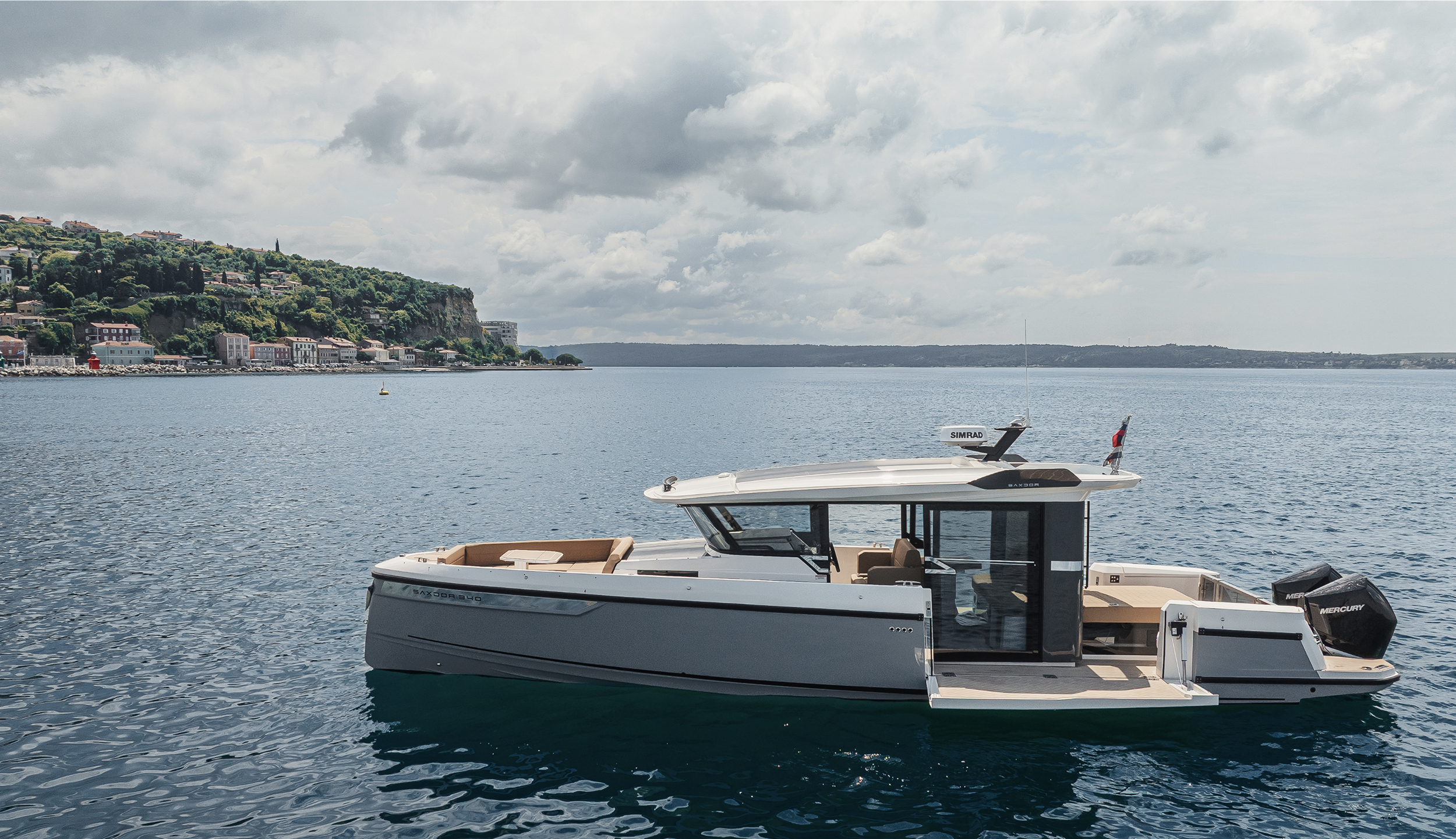 Saxdor 340 GTWA on the water