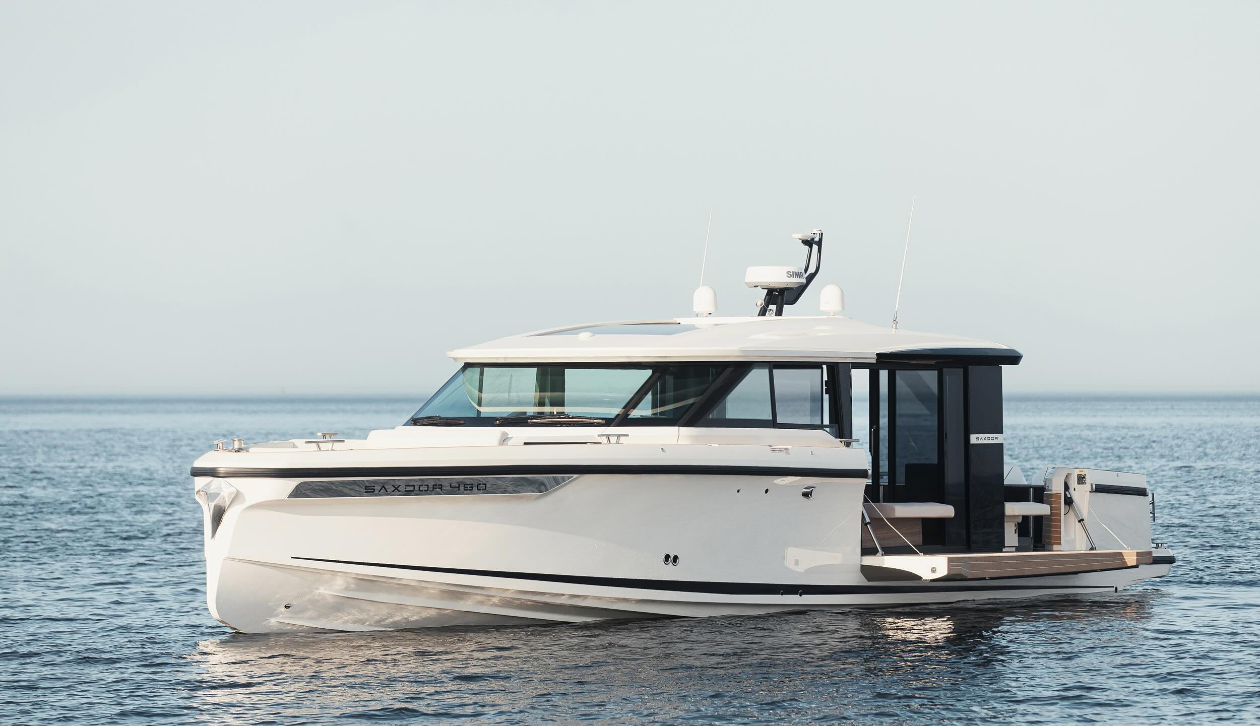 Saxdor 460 GTC on the water