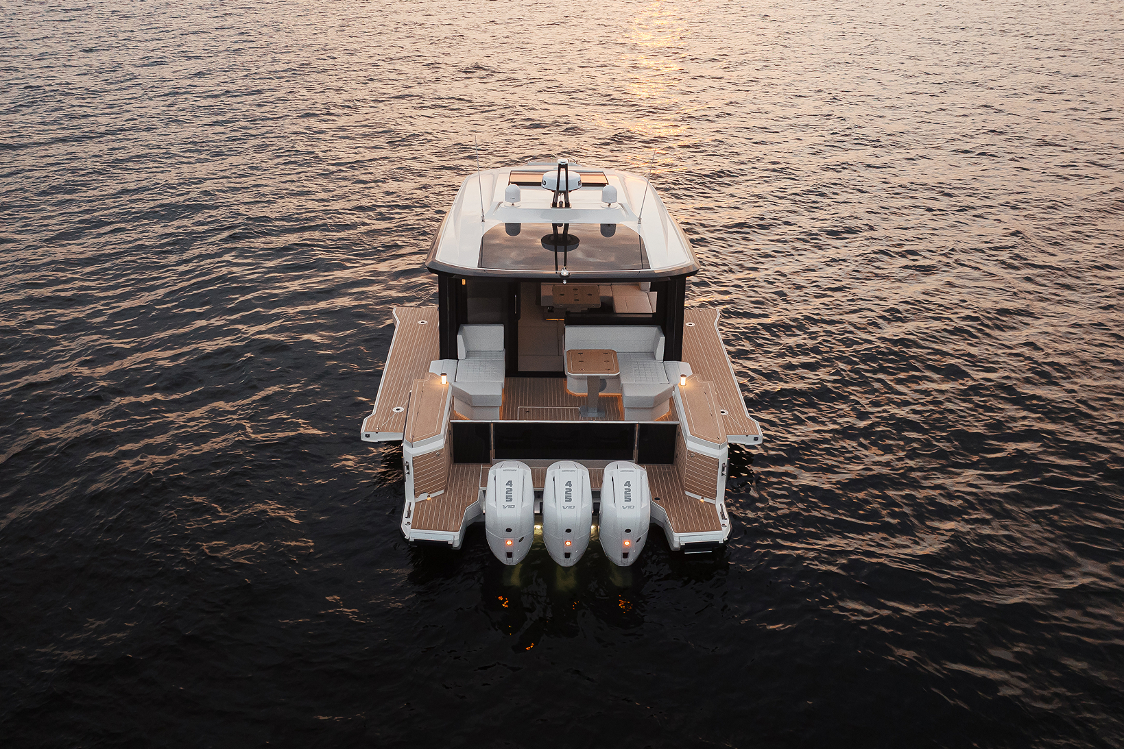 Saxdor 460 GTC with fold-down terraces open