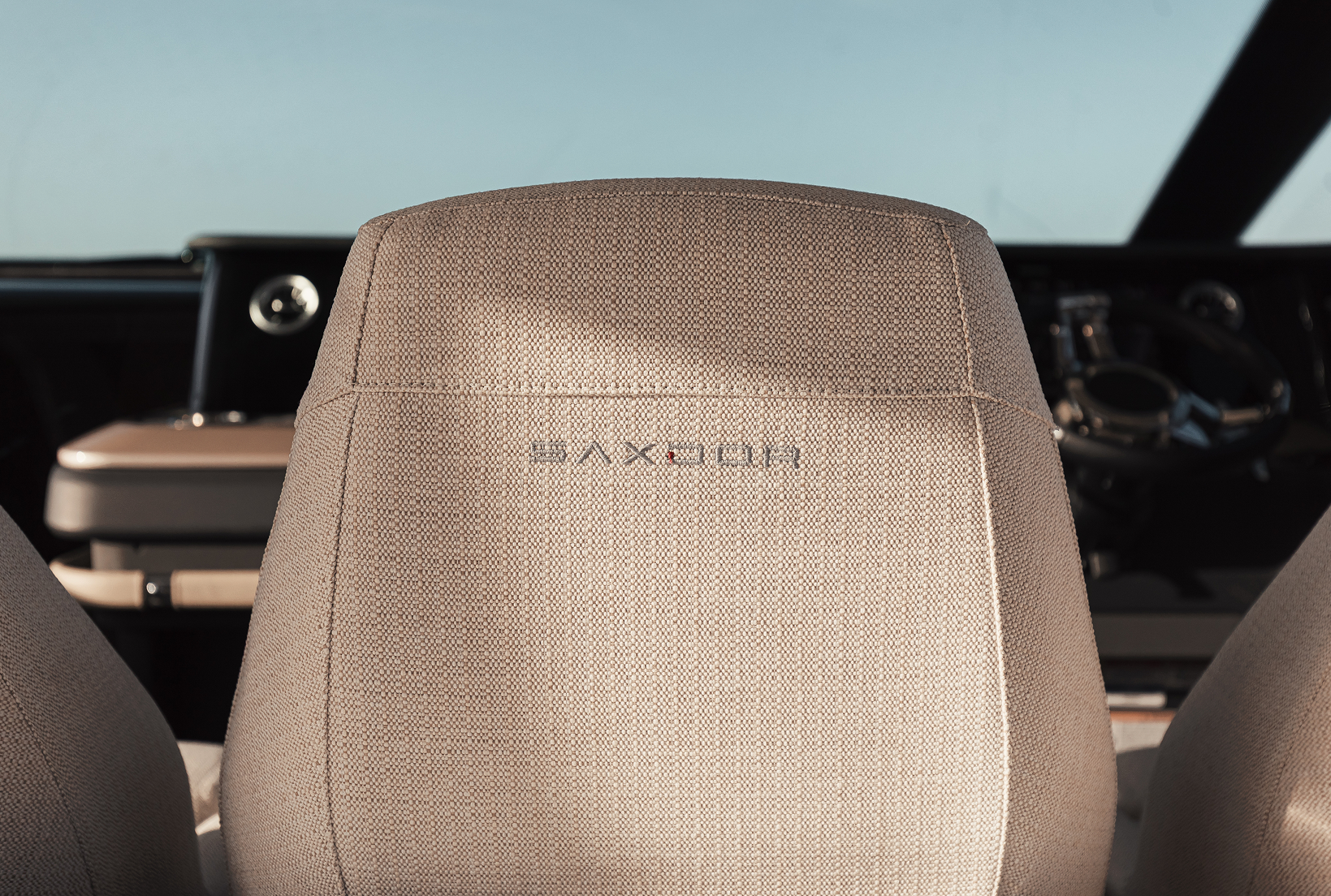 Saxdor 460 GTC helm seat detail
