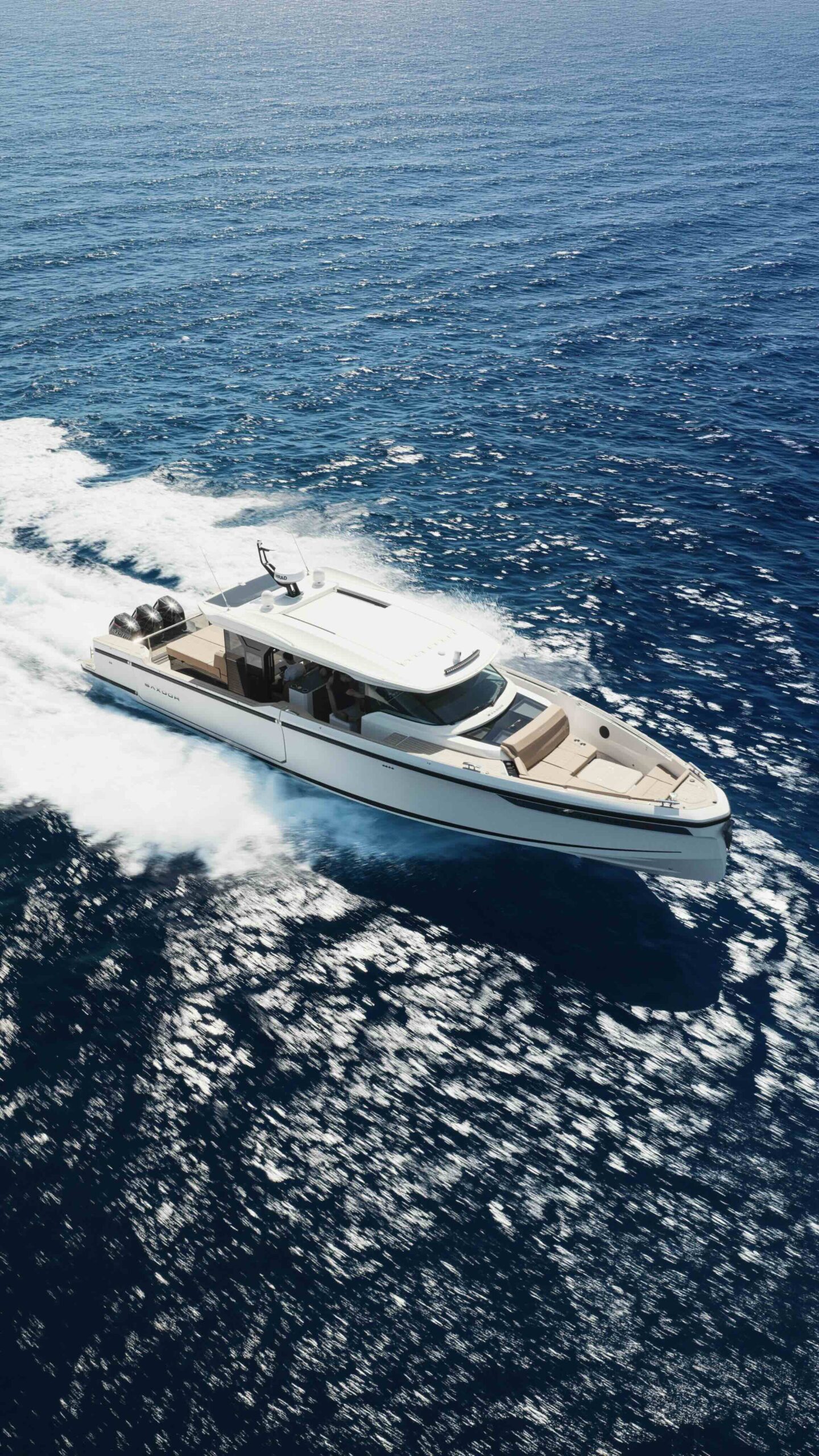 Saxdor 460 GTS on the water