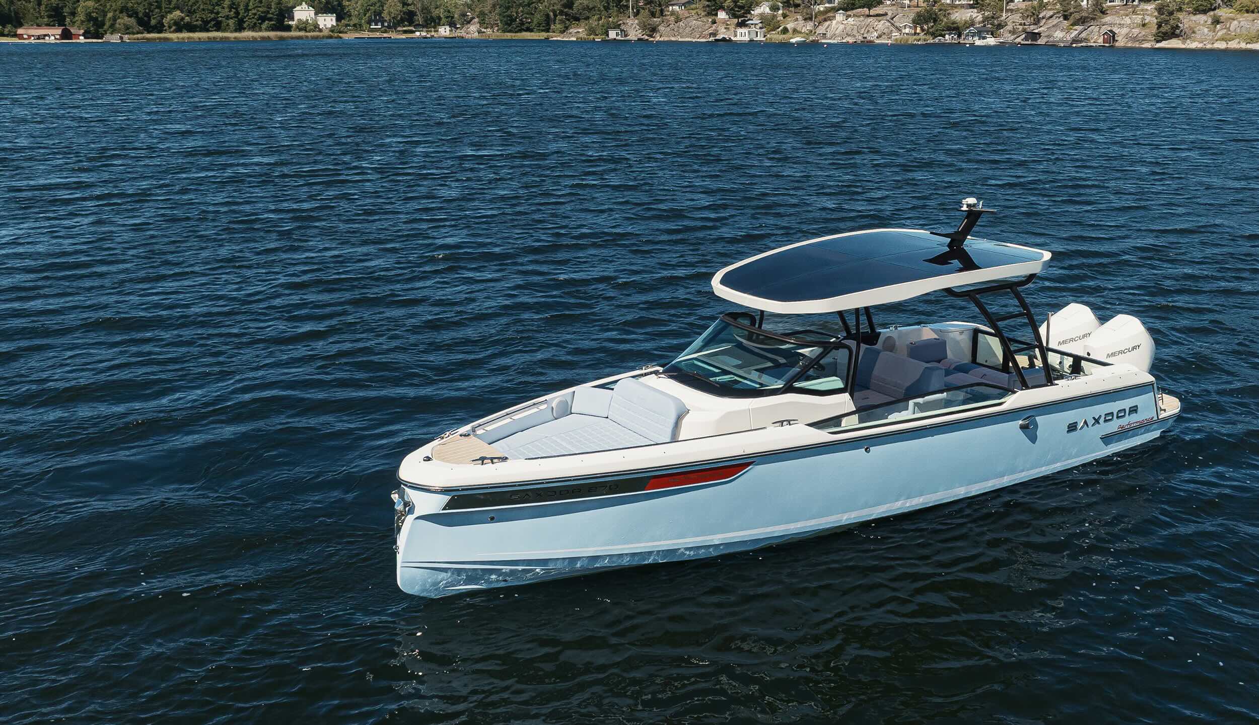 Saxdor 270 GTO on the water